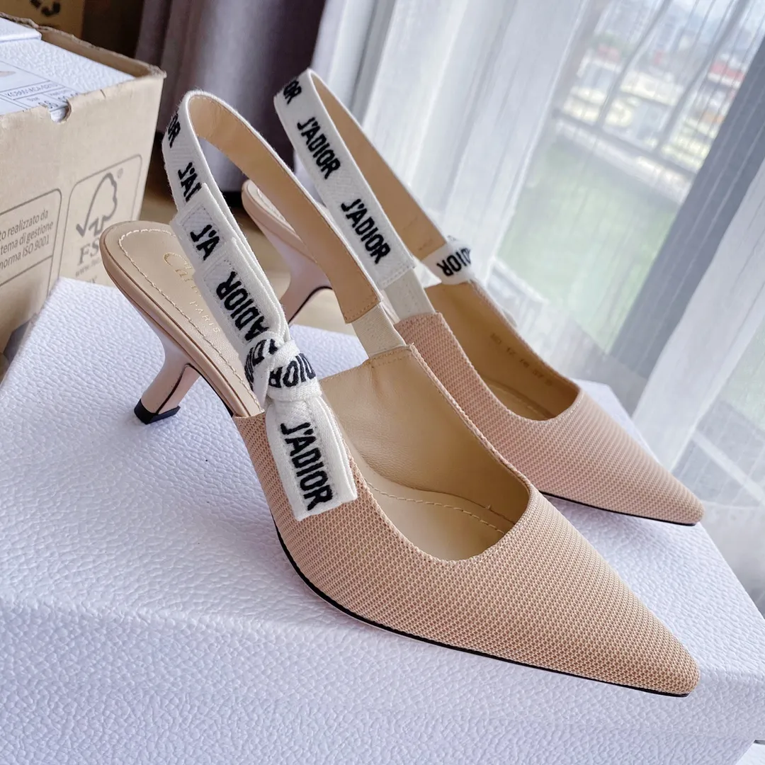 👟👟Ex-factory price 440👟👟 Developed one-to-one from the original version, 👠👠✨ ✨Dior’s popular sandals are new🔥 🔥 The same style as the most popular internet celebrities and celebrities of the year💁 💁. Imported fabric, lining and feet are made of calfskin lining🐑. Original molded heel, heel height 10Cm 6.5cm💘 Original molded metal outsole with five-pointed star LOGO mark✨. Original bow, 💅 Italian leather outsole. 👄💋 Full set of packaging (bags, cards, invoices, one-to-one wrapping paper) 34 40 41 customized